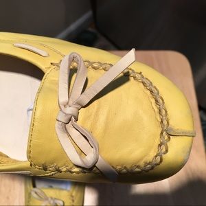 Aerosoles all leather upper.  Like wearing butter